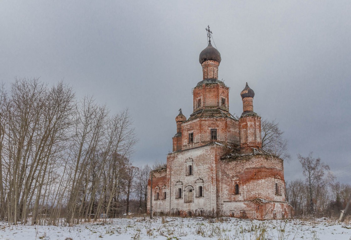 Писчугово. Церковь Спаса Преображения. общий вид в ландшафте, Вид с юго-востока