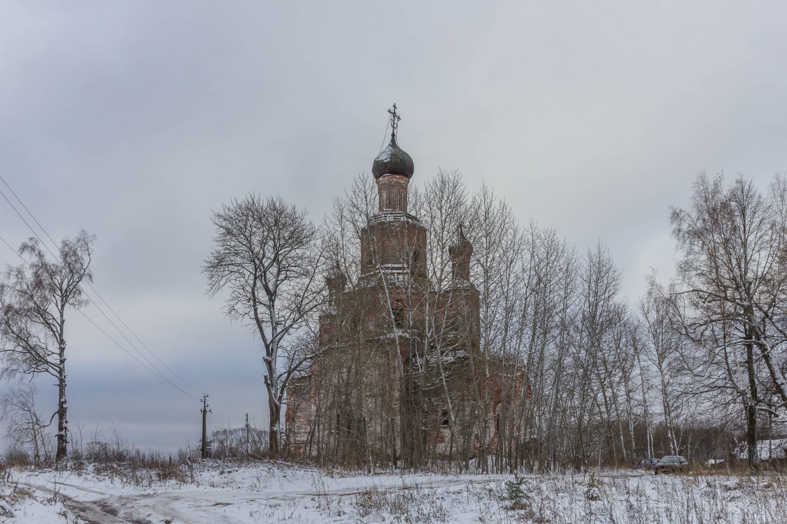 Церковь Преображения Господня, Писчугово (Комсомольский район, Ивановская область). общий вид в ландшафте, Вид с севера, с въезда в село Писчугово