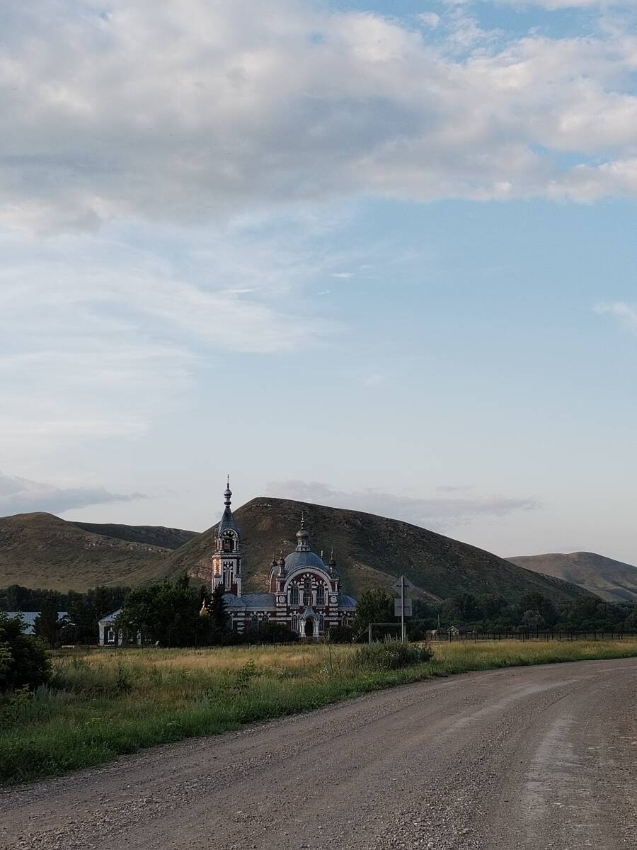 Андреевский мужской монастырь. Церковь Михаила Архангела, Андреевка (Саракташский район, Оренбургская область). общий вид в ландшафте
