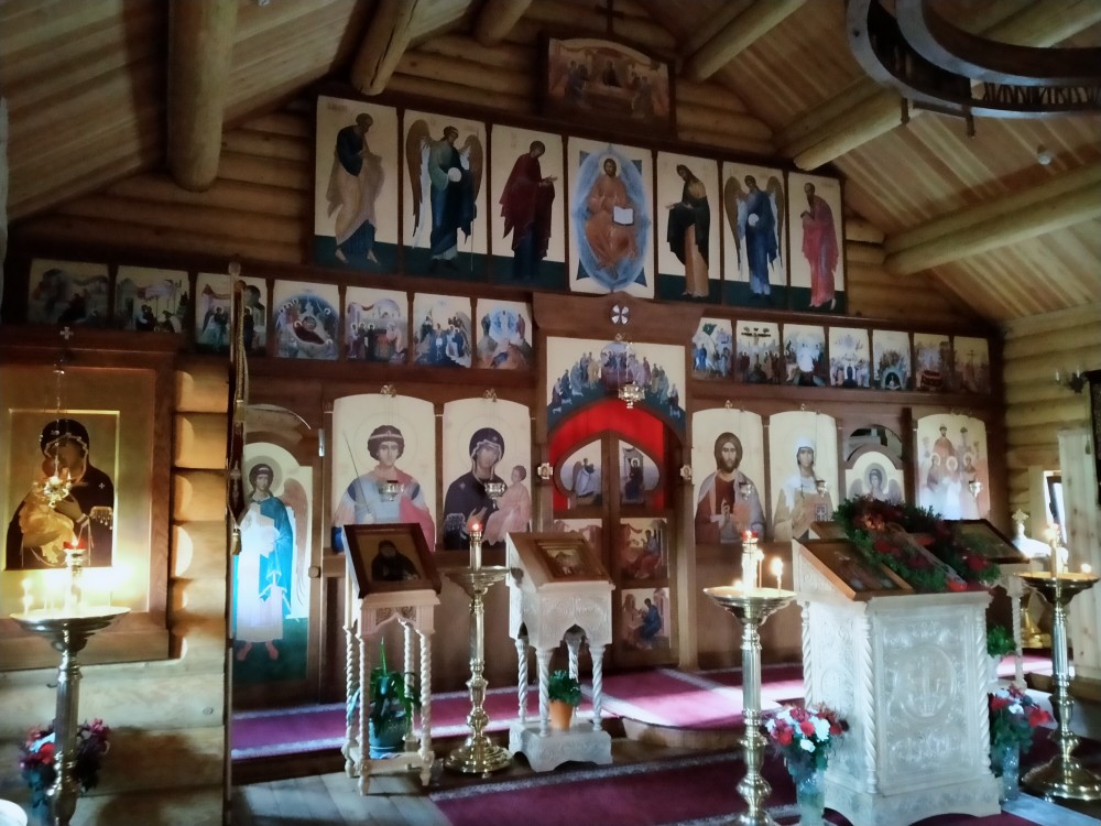 Церковь Нины равноапостольной, Черёмушки (Юго-Западный административный округ (ЮЗАО), г. Москва). интерьер и убранство, интерьер (главный иконостас)