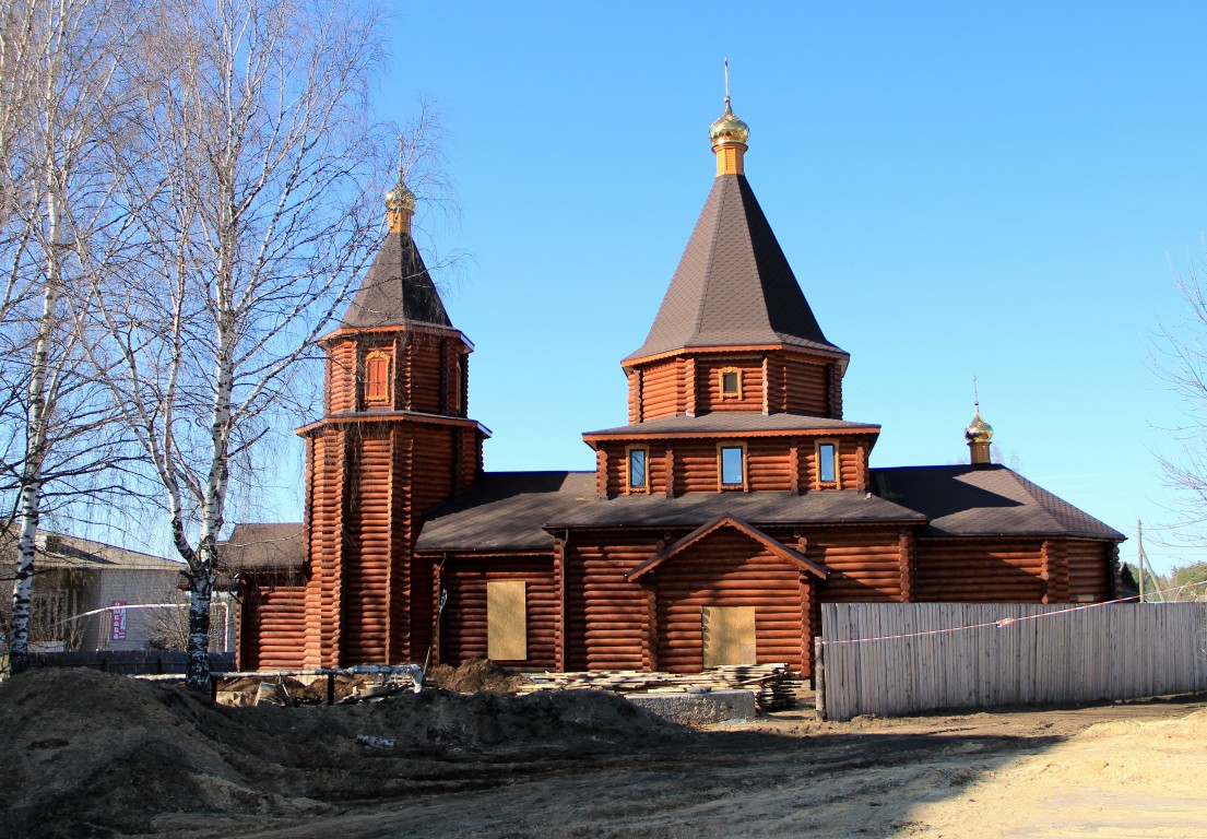 Церковь Троицы Живоначальной (новая), Даровской (Даровской район, Кировская область). общий вид в ландшафте