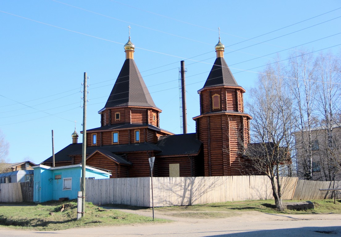 Даровской. Церковь Троицы Живоначальной (новая). фасады