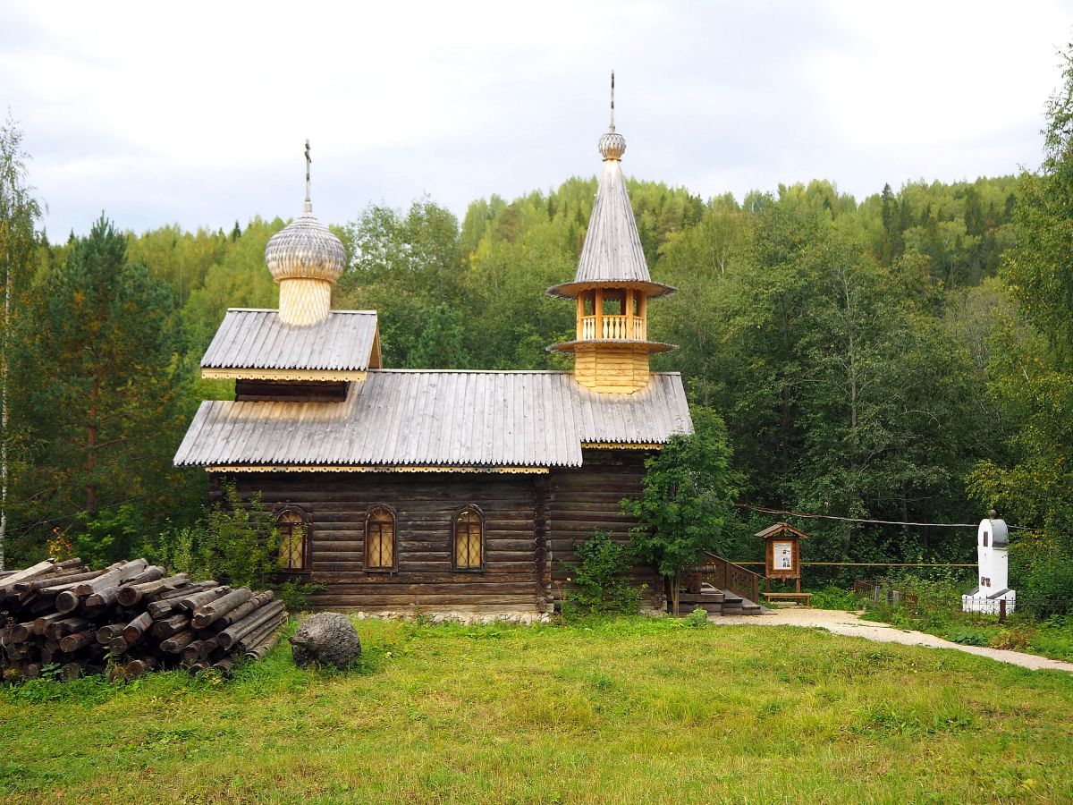 Чусовой. Неизвестная часовня из д. Мохнутино Чусовского района в Парке истории реки Чусовой. фасады