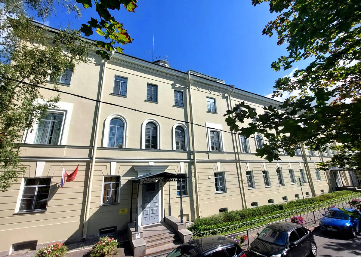 Домовая церковь Покрова Пресвятой Богородицы при бывшем Царскосельском женском училище духовного ведомства, Пушкин (Царское Село) (Санкт-Петербург, Пушкинский район, г. Санкт-Петербург). фасады