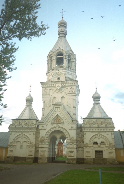 Великий Новгород. Десятинный монастырь. Колокольня. фасады
