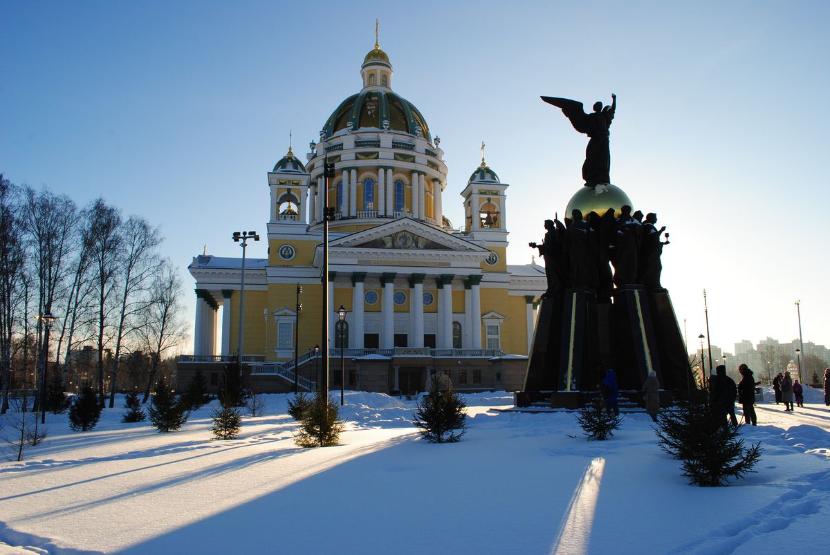 Памятник в честь Собора Архистратига Михаила, дополнительная информация. Кафедральный собор Рождества Христова (новый), Челябинск (Челябинск, город, Челябинская область)