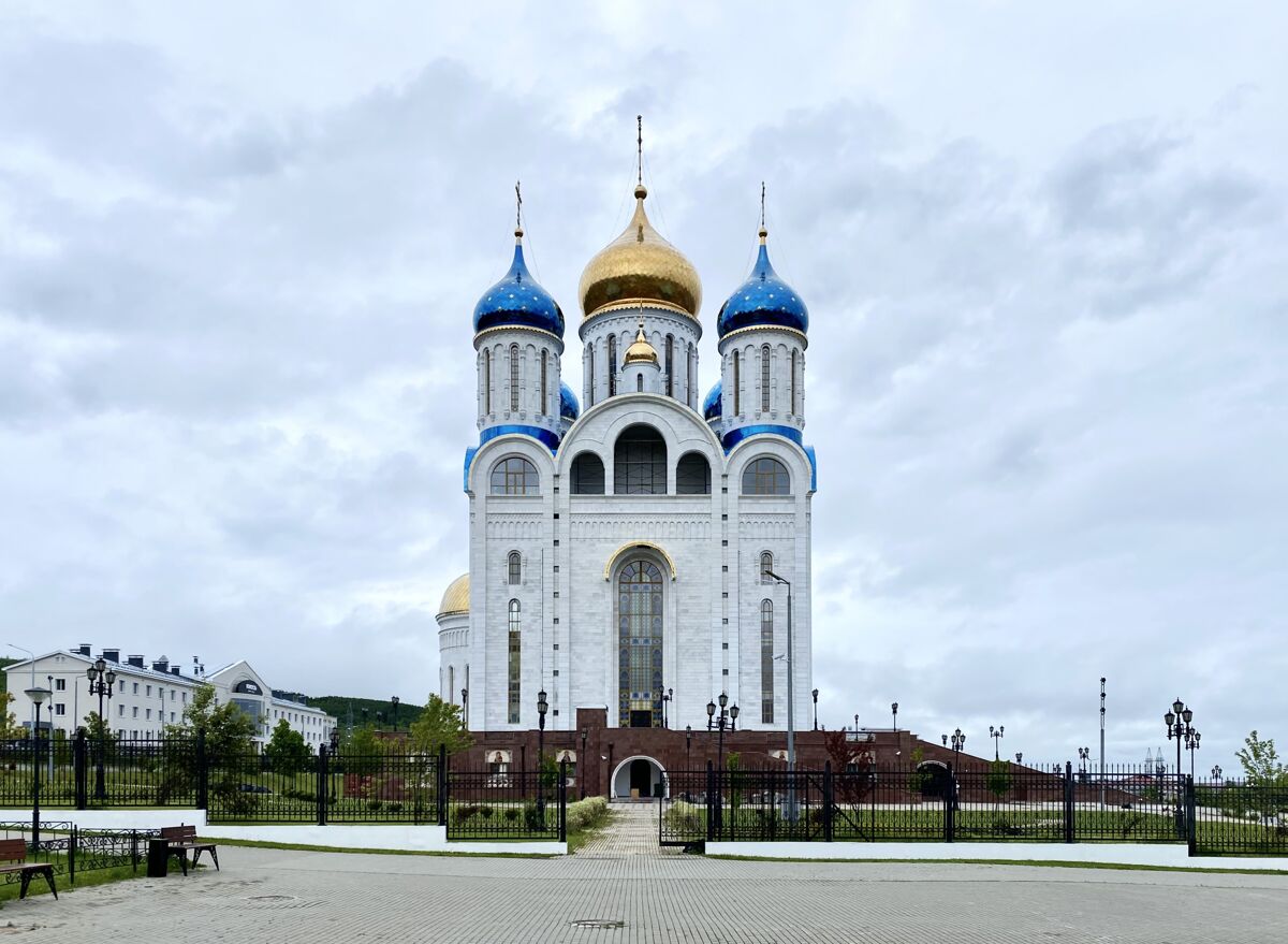 Кафедральный собор Рождества Христова, Южно-Сахалинск (Южно-Сахалинск, город, Сахалинская область). общий вид в ландшафте, Общий вид с севера