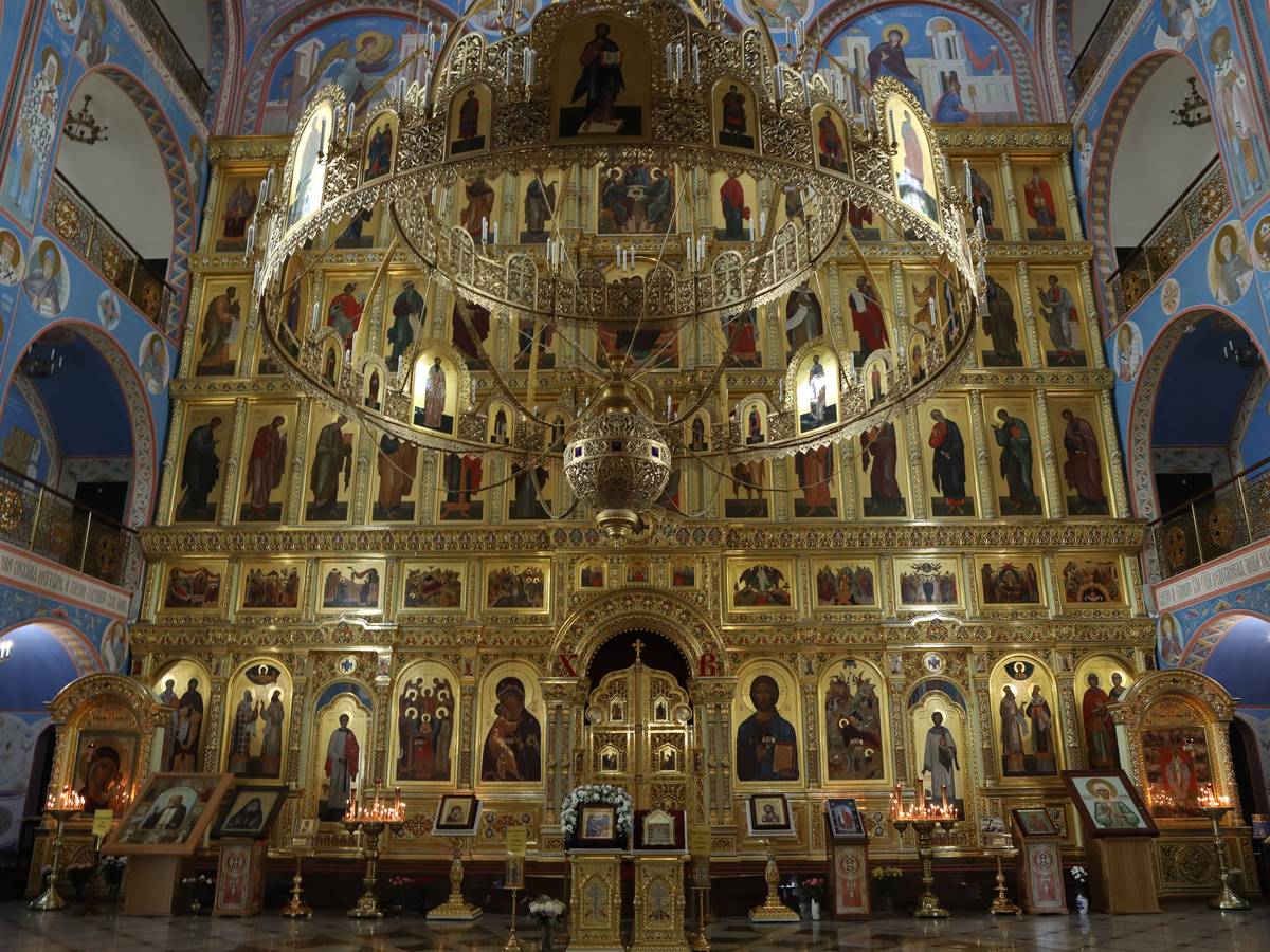 Кафедральный собор Рождества Христова, Южно-Сахалинск (Южно-Сахалинск, город, Сахалинская область). интерьер и убранство, Иконостас