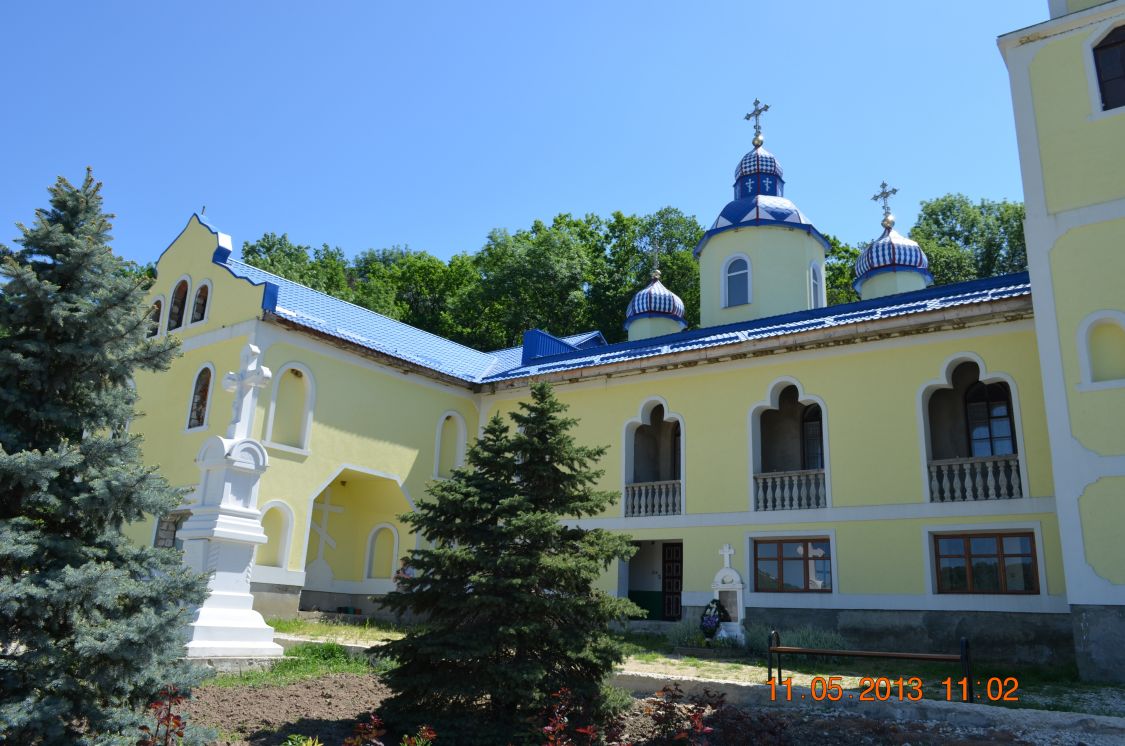 Веверицкий Скорбященский монастырь, Веверица (Унгенский район, Молдова). фасады