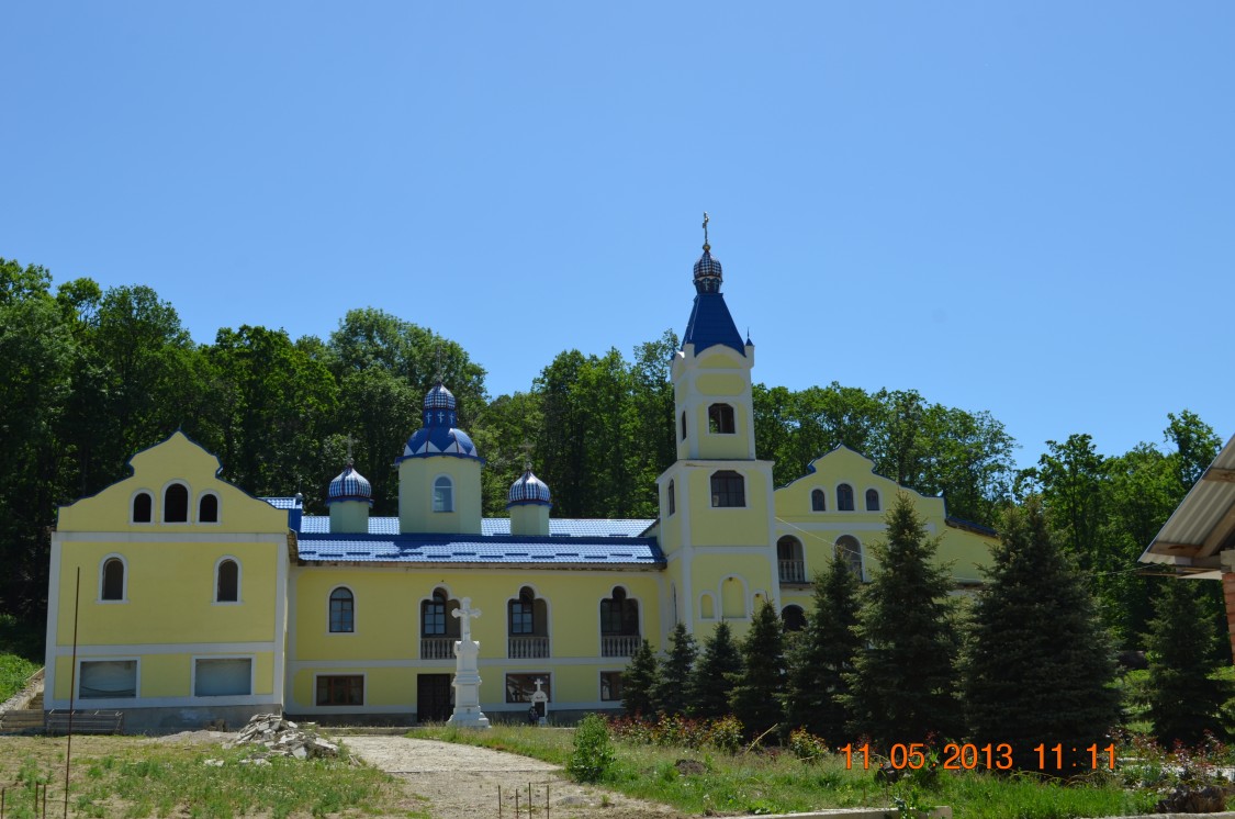 Веверица. Веверицкий Скорбященский монастырь. фасады