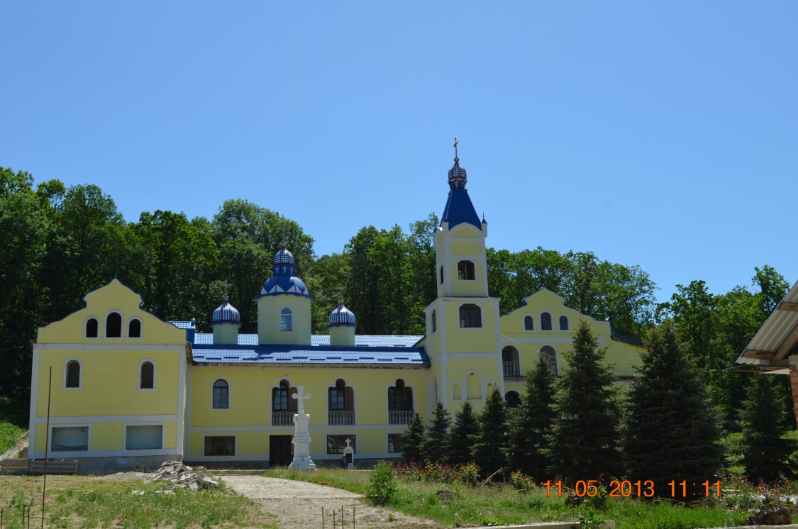 Веверицкий Скорбященский монастырь, Веверица (Унгенский район, Молдова). фасады