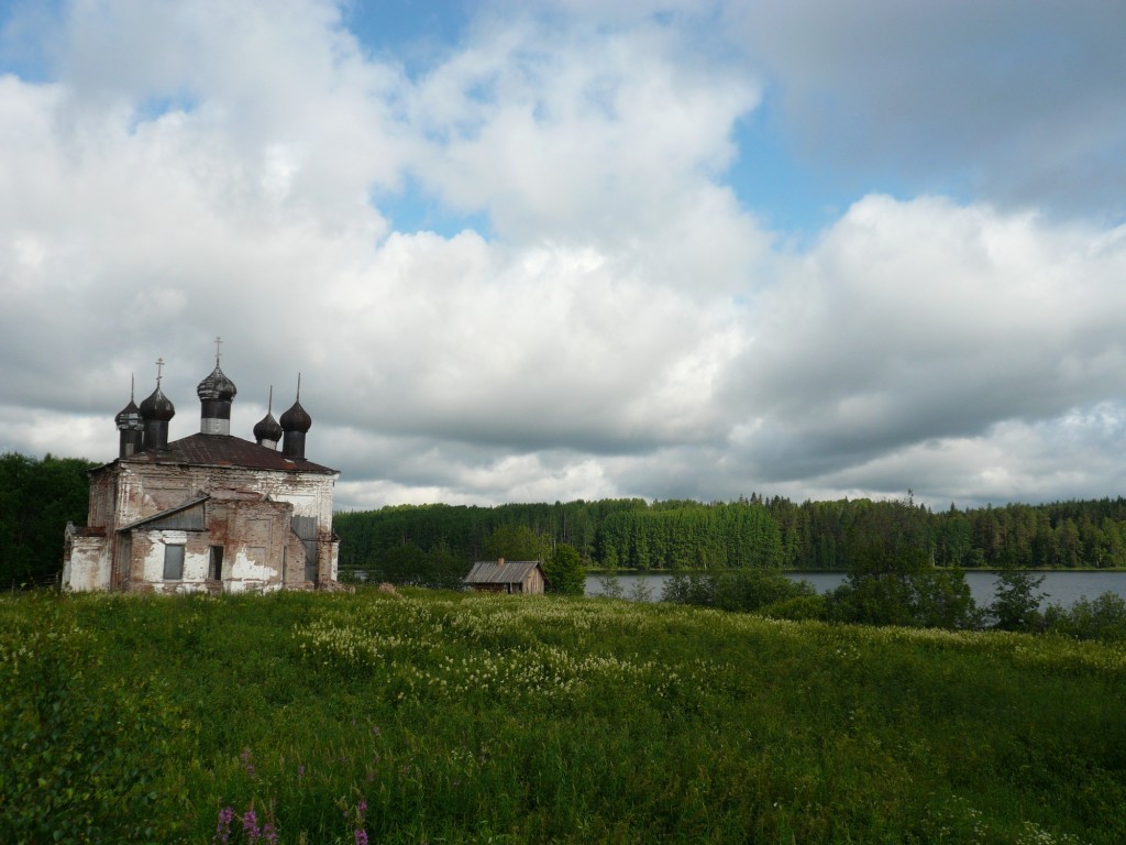 Макарий, урочище. Макариева Хергозерская пустынь. Церковь Троицы Живоначальной. общий вид в ландшафте