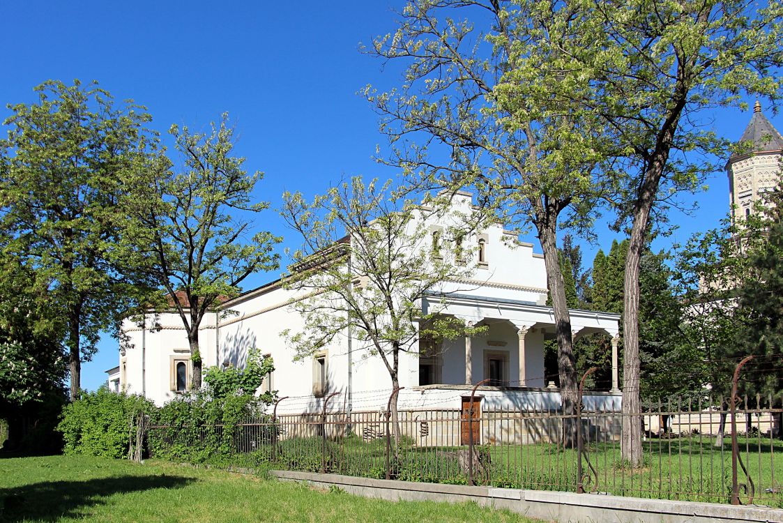 Яссы. Ясский Трёхсвятительский монастырь. фасады, Трапезная, ныне музей.