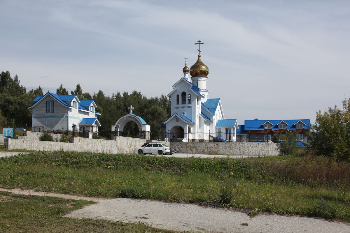 Церковь Благовещения Пресвятой Богородицы, Миасс (Миасс, город, Челябинская область). общий вид в ландшафте, Общий вид церковного комплекса