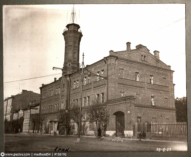 Часовня Пантелеимона целителя при 1-ой пожарной части, Петроградский район (Санкт-Петербург, г. Санкт-Петербург). архивная фотография, фото с сайта http://www.citywalls.ru/house4576.html