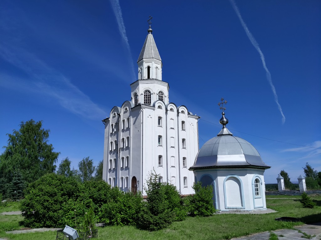 Коряжма. Коряжемский Николаевский монастырь. Надкладезная часовня. фасады