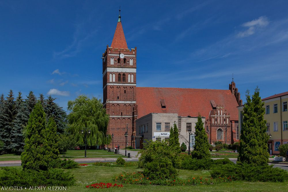 Правдинск. Церковь Георгия Победоносца. общий вид в ландшафте