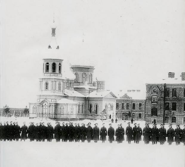 Церковь Преображения Господня при 147-м Самарском полку, Ломоносов (Санкт-Петербург, Петродворцовый район, г. Санкт-Петербург). архивная фотография, Фото с сайта http://www.citywalls.ru/house19664.html?s=5l3uiiebqof5obra3laaj11rk7