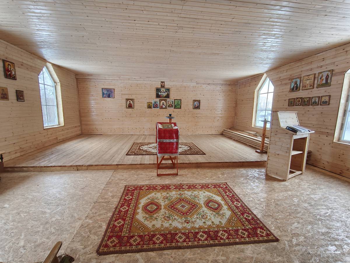 восточная часть храма оборудована под летний храм, интерьер и убранство. Церковь Георгия Победоносца, Каршево (Нигижемско-Георгиевский погост) (Пудожский район, Республика Карелия)