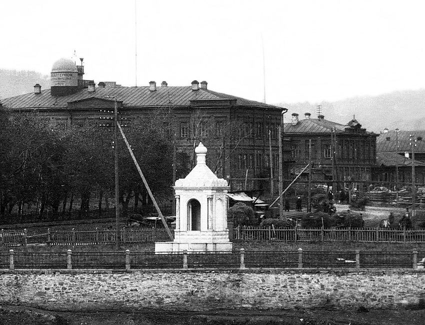 Златоуст. Часовня Александра Невского при Троицком соборе. архивная фотография, Старое фото. Источник: zavodfoto.mirtesen.ru/blog/43353874174/ZAVODFOTO--Istoriya-gorodov-Rossii-v-fotografiyah:-Zlatoust-№-11