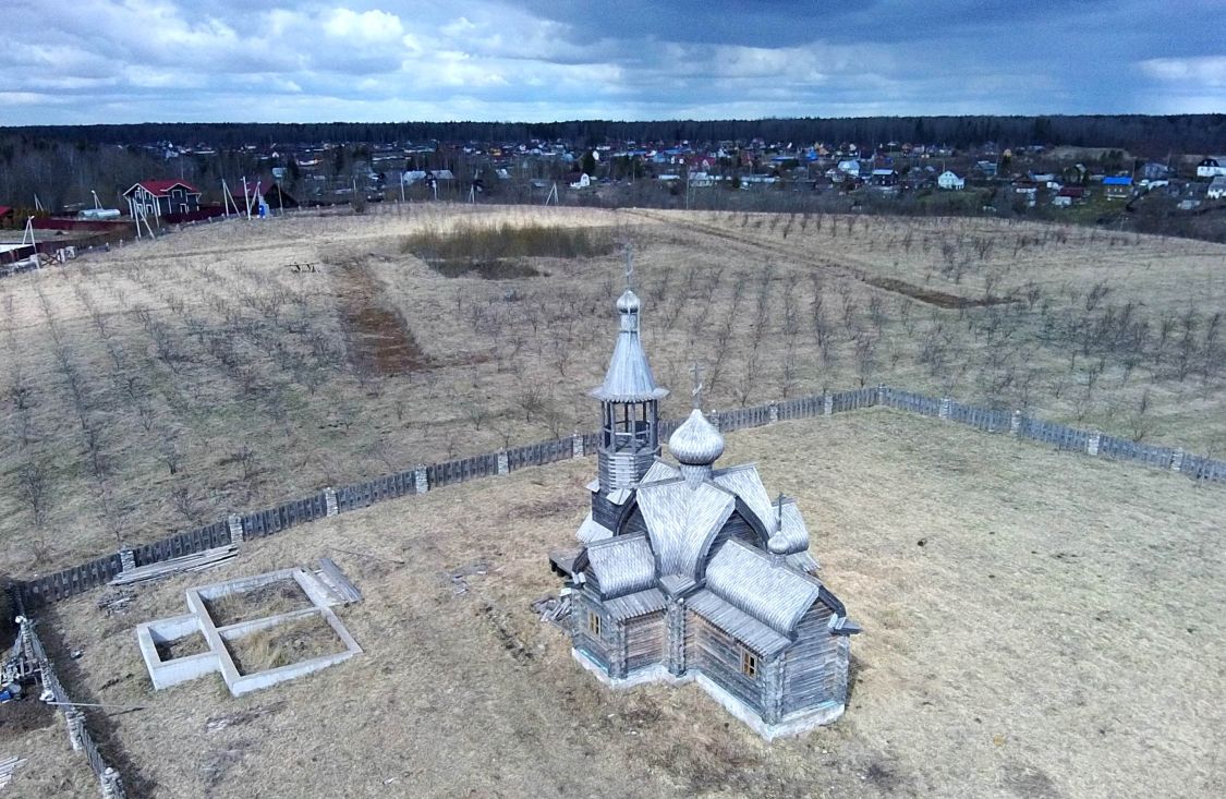 Муя. Церковь Самона Едесского. общий вид в ландшафте