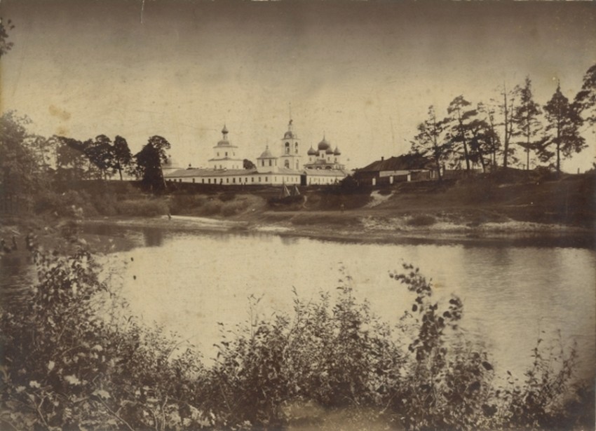Троицкий Кривоезерский мужской монастырь, Кривоезерская Пустынь (акватория Горьковского водохранилища) (Юрьевецкий район, Ивановская область). архивная фотография, Мужской монастырь пос.Новая-Слободка, 1949