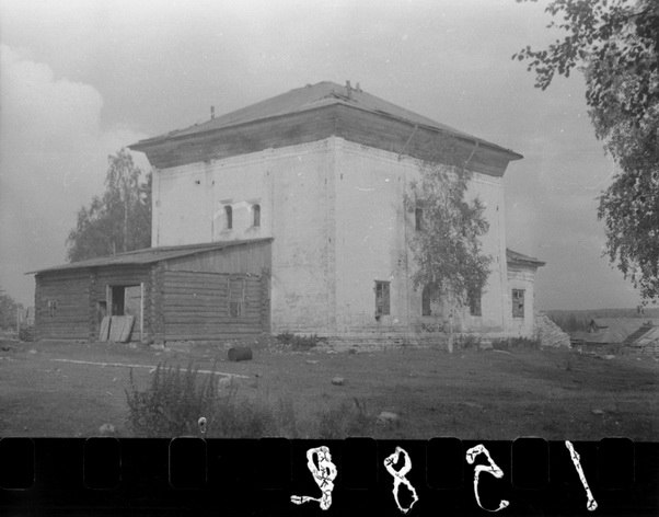 Церковь Николая Чудотворца, Бережная Дуброва (Плесецкий район, Архангельская область). архивная фотография, Общий вид с юго-западной стороны. Фото Котовского В. И. 1948 г. 