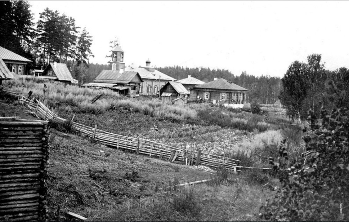 Миасс. Никольский женский старообрядческий монастырь. архивная фотография, Дореволюционное фото. Слева от центра видна церковь, построенная в 1907 году.