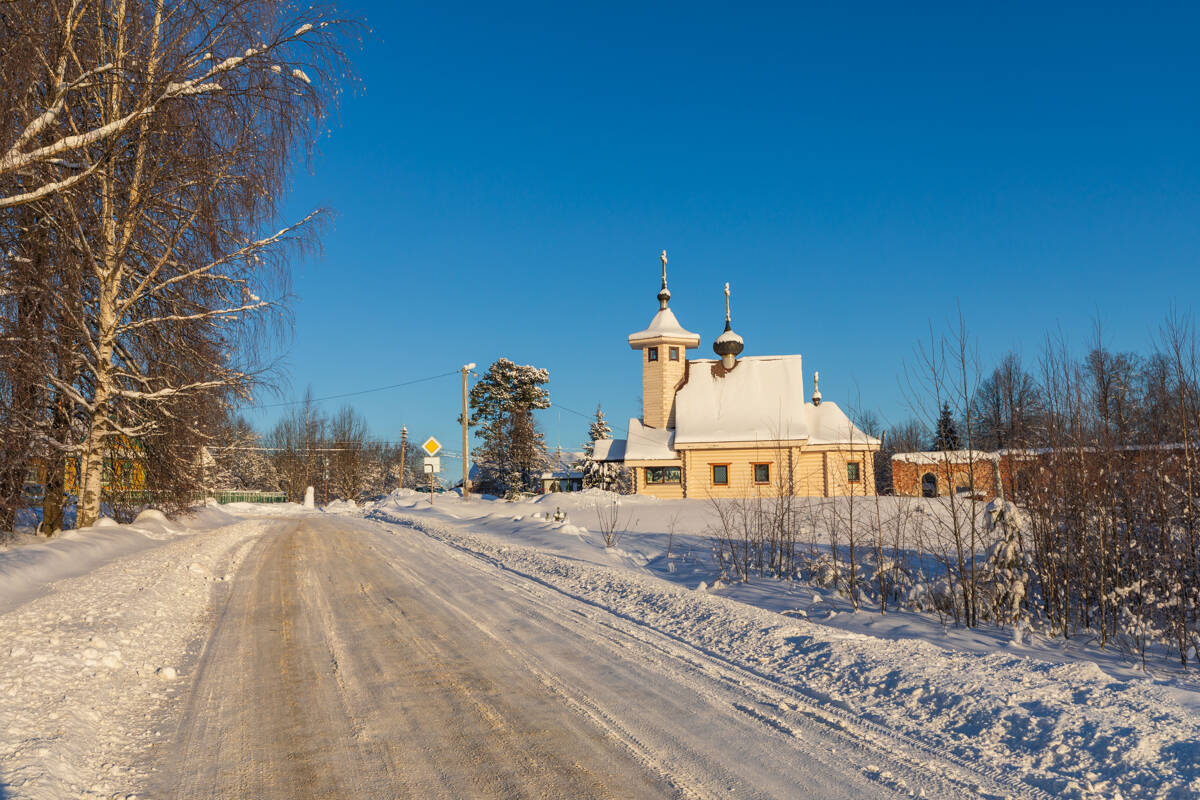 Церковь Благовещения Пресвятой Богородицы (новая), Сретенье (Сретенское на Черемхе) (Рыбинский район, Ярославская область). общий вид в ландшафте