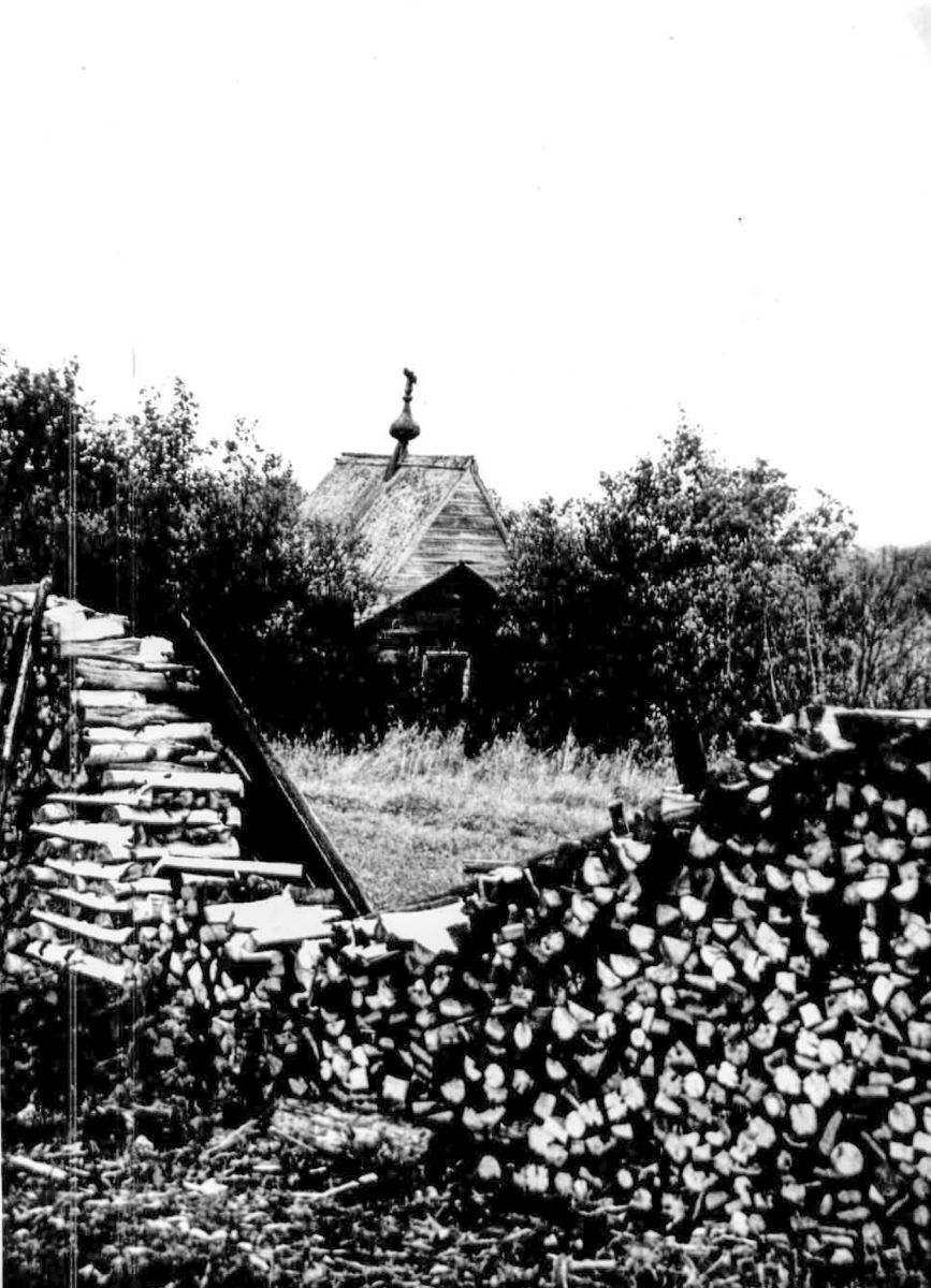 Часовня Рождества Пресвятой Богородицы, Сысова (Плесецкий район, Архангельская область). архивная фотография, Фото  Н. А. Быковской 1972 г. из паспорта ОКН. https://onegaonline.ru/seetext.php?kod=1377