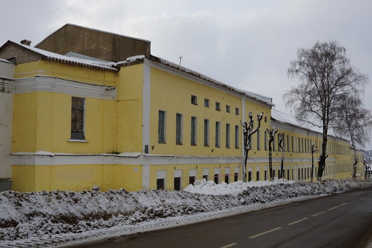 Кострома. Домовая церковь Александра Невского при бывшей Григоровской женской гимназии. общий вид в ландшафте, Александровская церковь (вид с улицы)