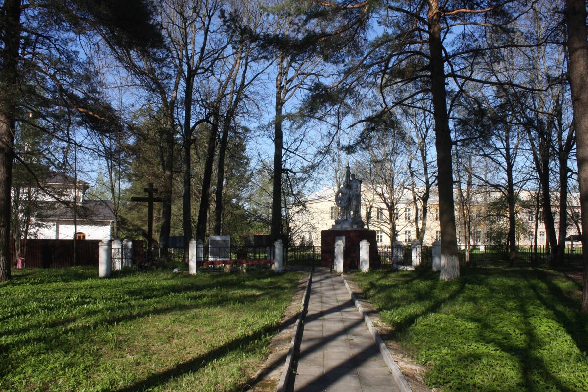 Церковь Сошествия Святого Духа, Семлёво, село (Вяземский район, Смоленская область). дополнительная информация, Вид на церковное место с юга