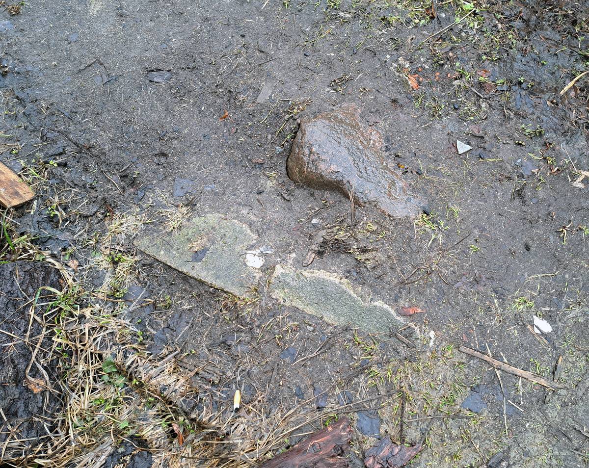 Камни из фундамента церкви. Северная стена. , дополнительная информация. Церковь Сергия Радонежского, Плесецк (Плесецкий район, Архангельская область)