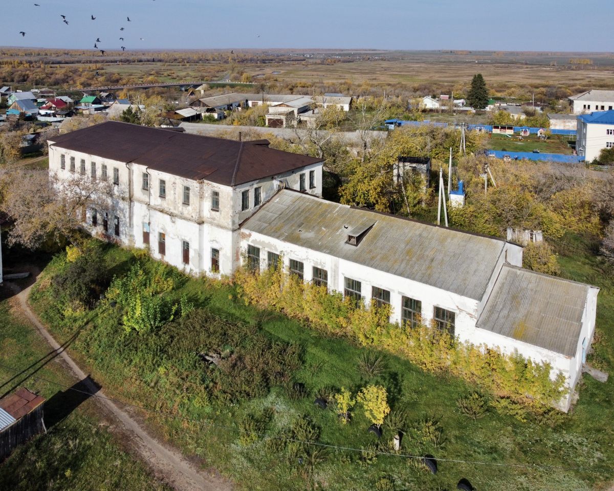 Церковь Спаса Нерукотворного Образа, Чумляк (Щучанский район, Курганская область). дополнительная информация, Вид с ЮВ. С восточной стороны пристрой советского периода.