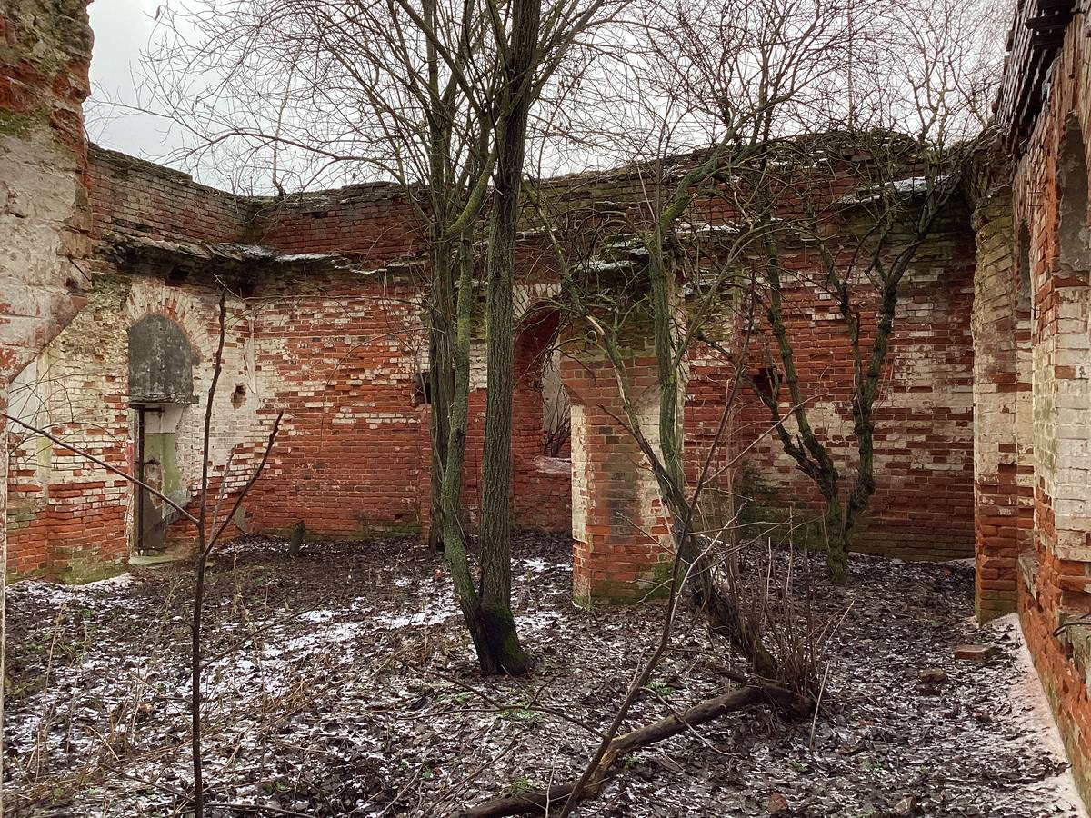 Вид с юго-запада, интерьер и убранство. Церковь Михаила Архангела, Острецово (Заокский район, Тульская область)