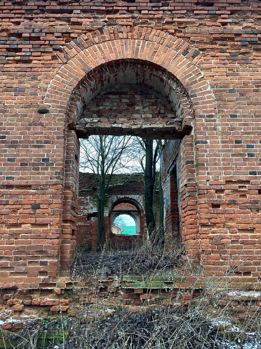 Вид с востока, архитектурные детали. Церковь Михаила Архангела, Острецово (Заокский район, Тульская область)