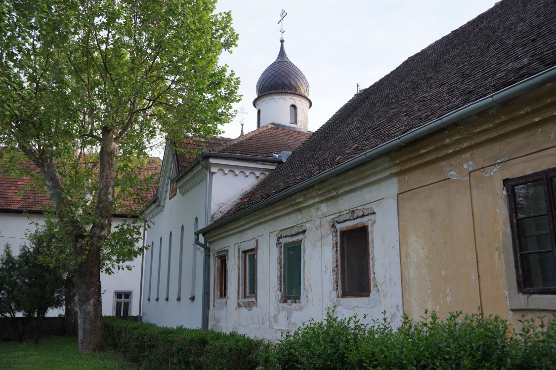 Церковь Иоанна Богослова, Бела-Црква (АК Воеводина, Южно-Банатский округ, Сербия). фасады