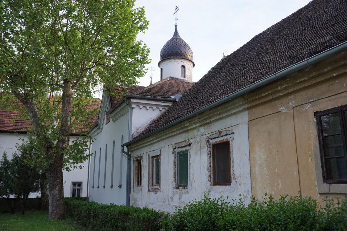 Бела-Црква. Церковь Иоанна Богослова. фасады