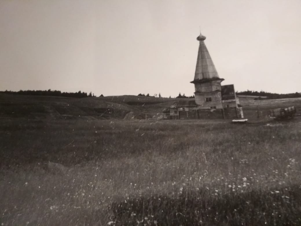 Нижмозеро. 1967.  Фотография Э.И. Дашкова из архива Я.Э. Дашковой, архивная фотография. Храмовый комплекс Нижмозерского прихода, Нижмозеро (Онежский район, Архангельская область)