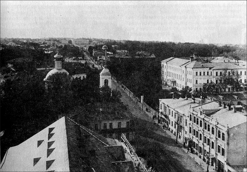 Нижегородский район. Церковь Покрова Пресвятой Богородицы на Большой Покровской. архивная фотография, Вид с башни Государственного банка. с сайта http://pro-nn.org/photos/2139?y=1819|1942