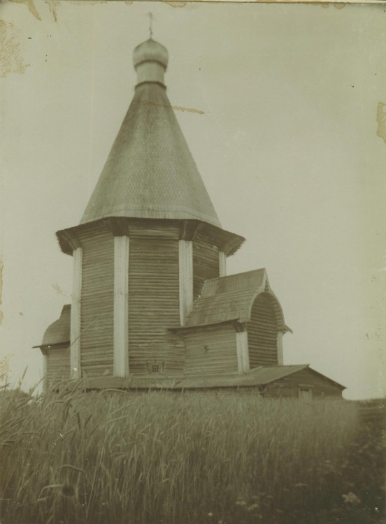Выйско–Ильинская церковь (вид с северо– запада). Фото Простомолотова В. А. 1910-1930 гг. из собрания Сольвычегодского музея(СИХМ КП-4780. Ф 568), архивная фотография. Церковь Илии Пророка, Никитинская (Выйский погост) (Верхнетоемский район, Архангельская область)