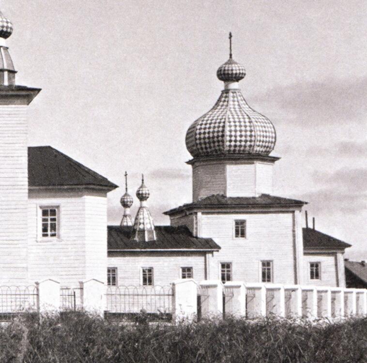 Погост (Ракула). Церковь Покрова Пресвятой Богородицы (старая). архивная фотография, Прежняя Покровская церковь 1763 года постройки, вид с юга. Фрагмент фотографии начала 20 века из фондов Государственного музея Архитектуры им. Щусева