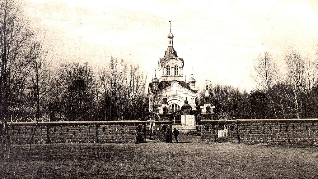 Церковь Вознесения Господня, Благовещенск (Благовещенск, город, Амурская область). архивная фотография, Часовня на могиле жены купца Немцова на Вознесенском кладбище с сайта http://my-madonna.ru/article/voznesenie-pamyati-istoriya-starogo-kladbischa
