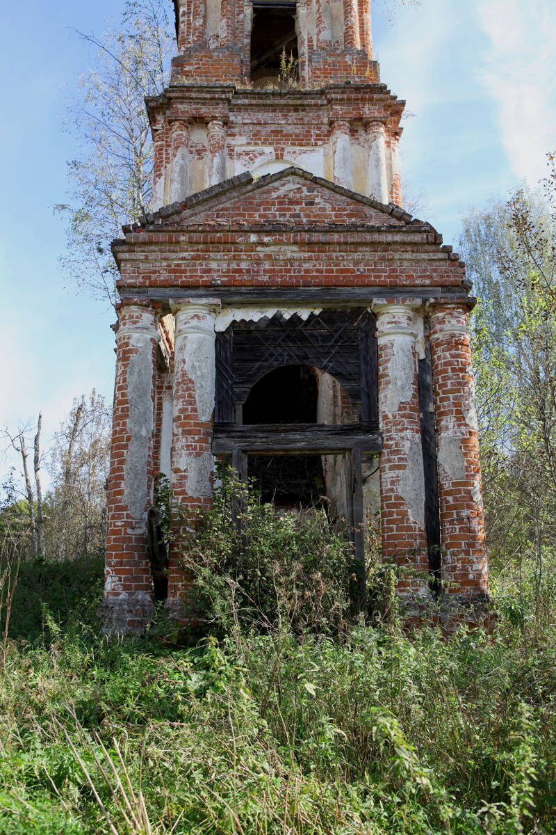 Церковь Троицы Живоначальной, Олифино (Галичский район, Костромская область). архитектурные детали