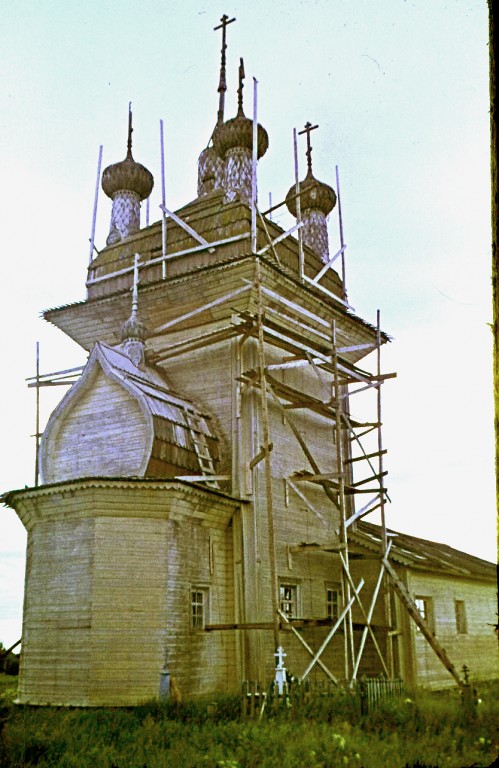 Церковь Климента, папы Римского, Макарьино (Кожа, Кожский погост) (Онежский район, Архангельская область). архивная фотография, Вид с северо-востока, фотография В.В. Сокирко с сайта www.onegaonline.ru