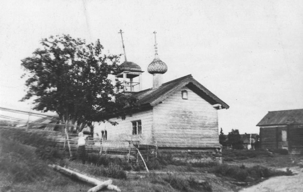 Часовня Ризоположения (Положения честной ризы Пресвятой Богородицы во Влахерне), Хачела (Онежский район, Архангельская область). архивная фотография, Фото 1940-1950-х гг., https://onegaonline.ru/