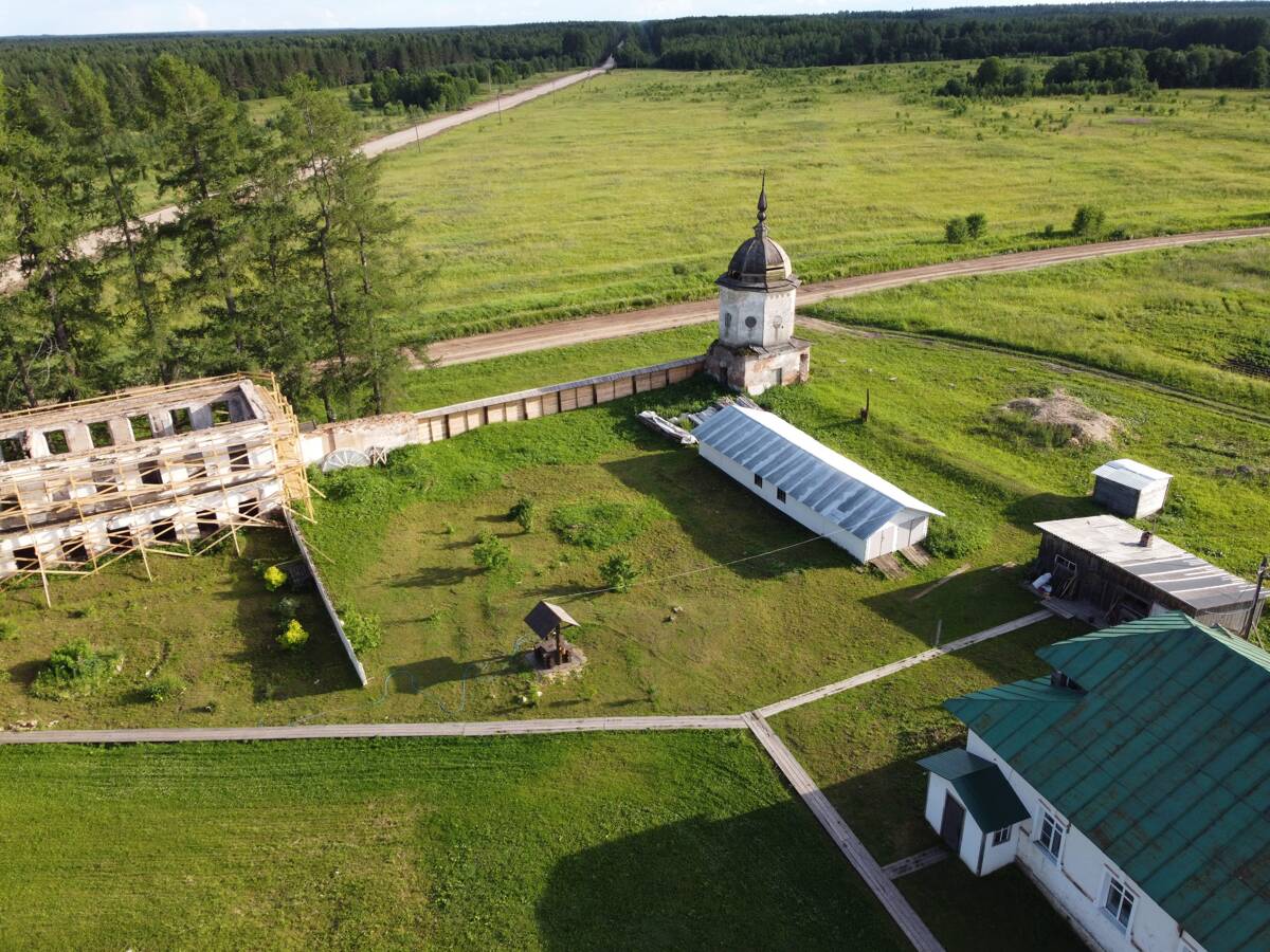 Александро-Ошевенский монастырь. Надкладезная часовня, Ошевенское (Каргопольский район, Архангельская область). дополнительная информация, Колодец на месте часовни