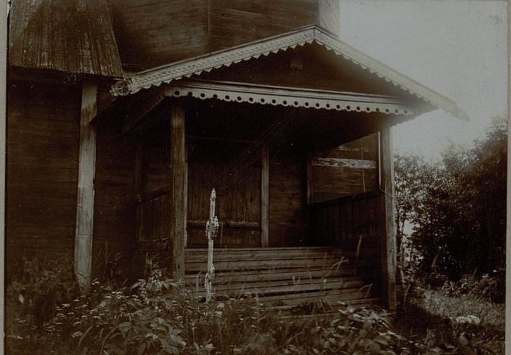Церковь Георгия Победоносца, Шеменичи (Шеменский погост) (Подпорожский район, Ленинградская область). архивная фотография, Крыльцо. Фото Григорьева Н. К. 1913 г. из фондов музея при Российской академии художеств. (Музейный № Ф-15450)