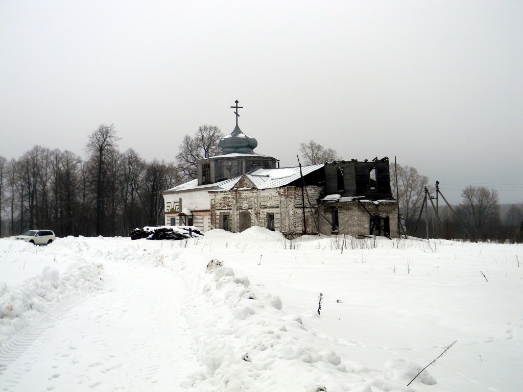 Щербово. Церковь Рождества Пресвятой Богородицы. общий вид в ландшафте