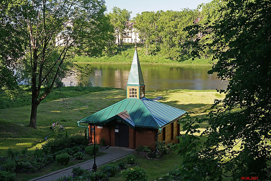 Часовня Нила Столобенского (старая), Боровичи (Боровичский район, Новгородская область). фасады, Купальня на месте часовни